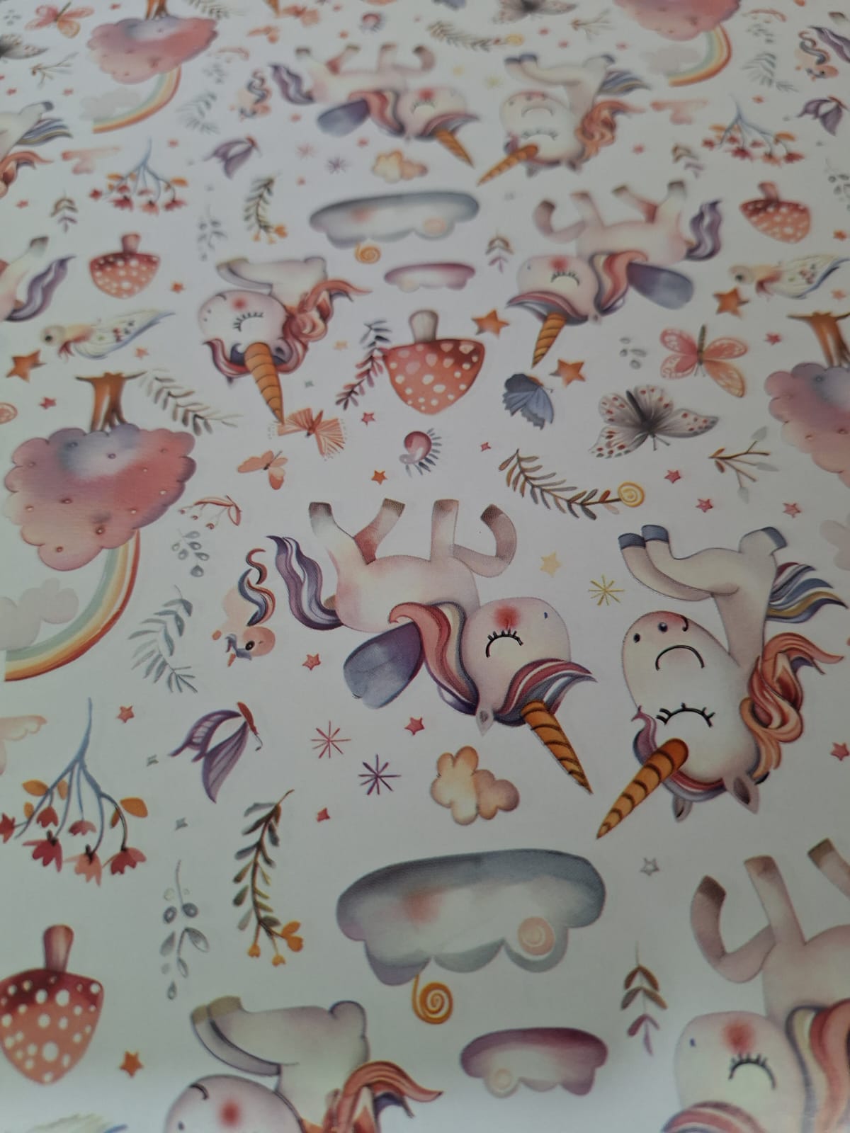 Papel de regalo obra unicornio