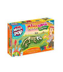 Masa pop dinomania con esqueletos fosiles