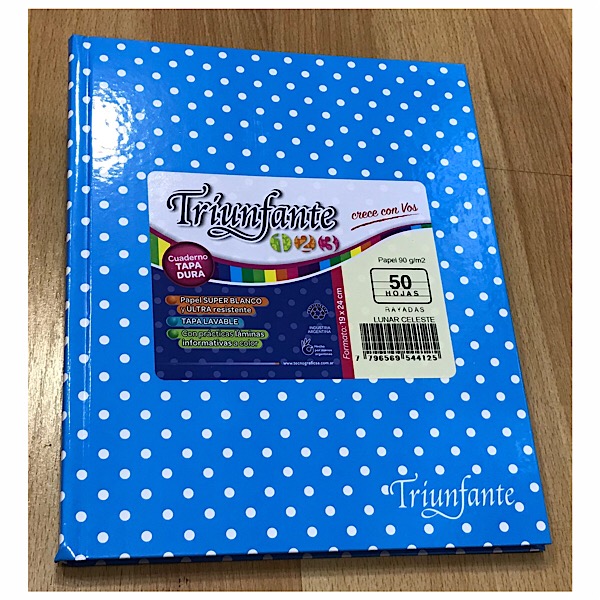Cuaderno triunfante nro 3 celeste lunares blancos